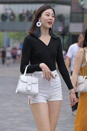 裙底街拍之日常瞬间街拍